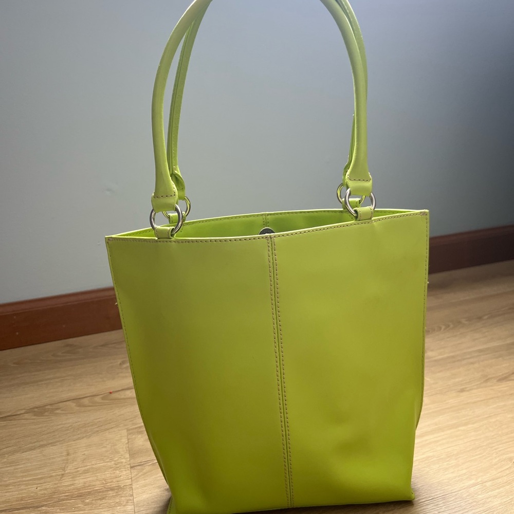 Wilsons Leather Pelle Studio lime green purse